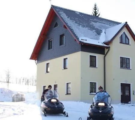 Apartment In Voigtsdorf Mit Garten, Grill Und Gemeinschaftlichem Pool Dorfchemnitz